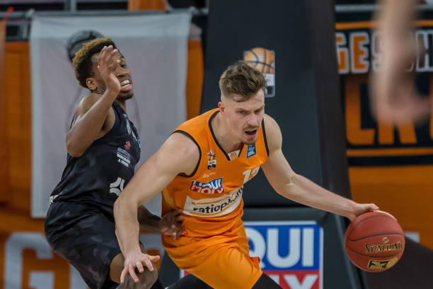 场上的主动 场上的主动